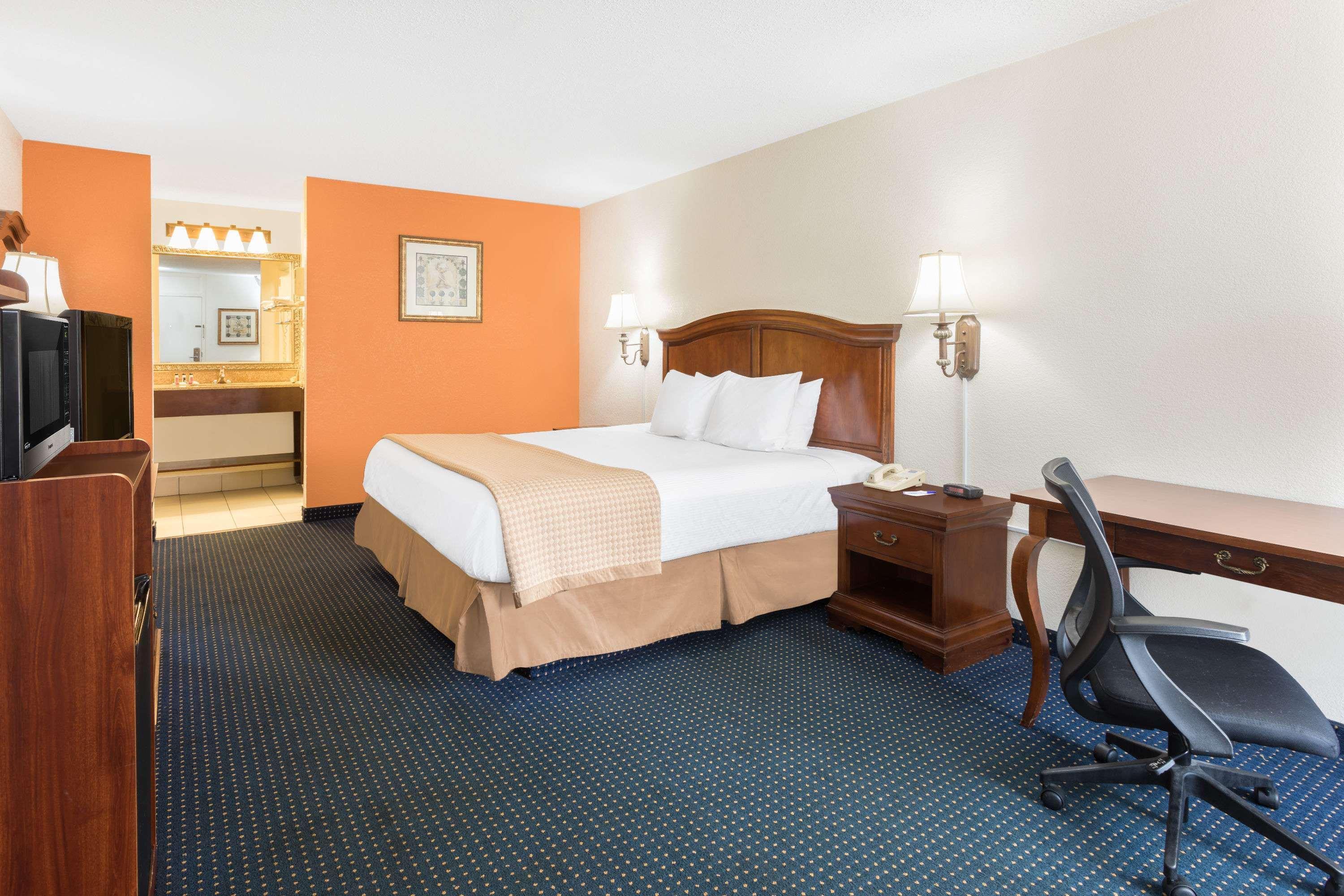 Baymont By Wyndham Rocky Mount I-95 Ξενοδοχείο Εξωτερικό φωτογραφία