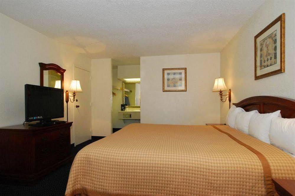 Baymont By Wyndham Rocky Mount I-95 Ξενοδοχείο Εξωτερικό φωτογραφία